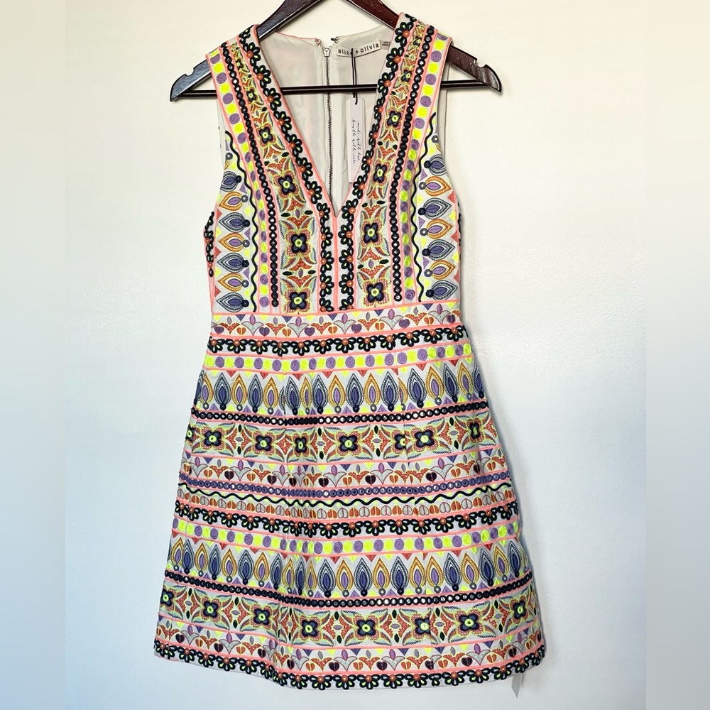 NWT ALICE & OLIVIA V Neck Colors Bohemian Artisinal Embroidery Dress 350/094